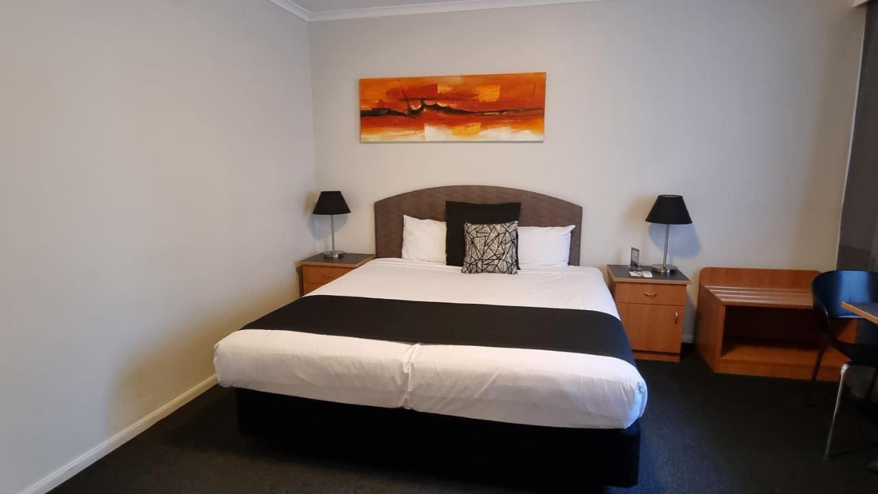Alpha Hotel Canberra Exterior photo