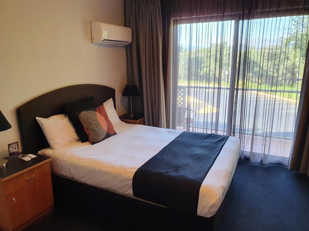 Alpha Hotel Canberra Exterior photo