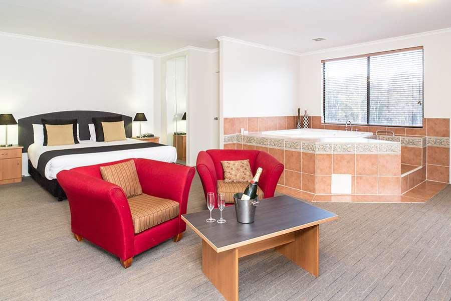 Alpha Hotel Canberra Room photo