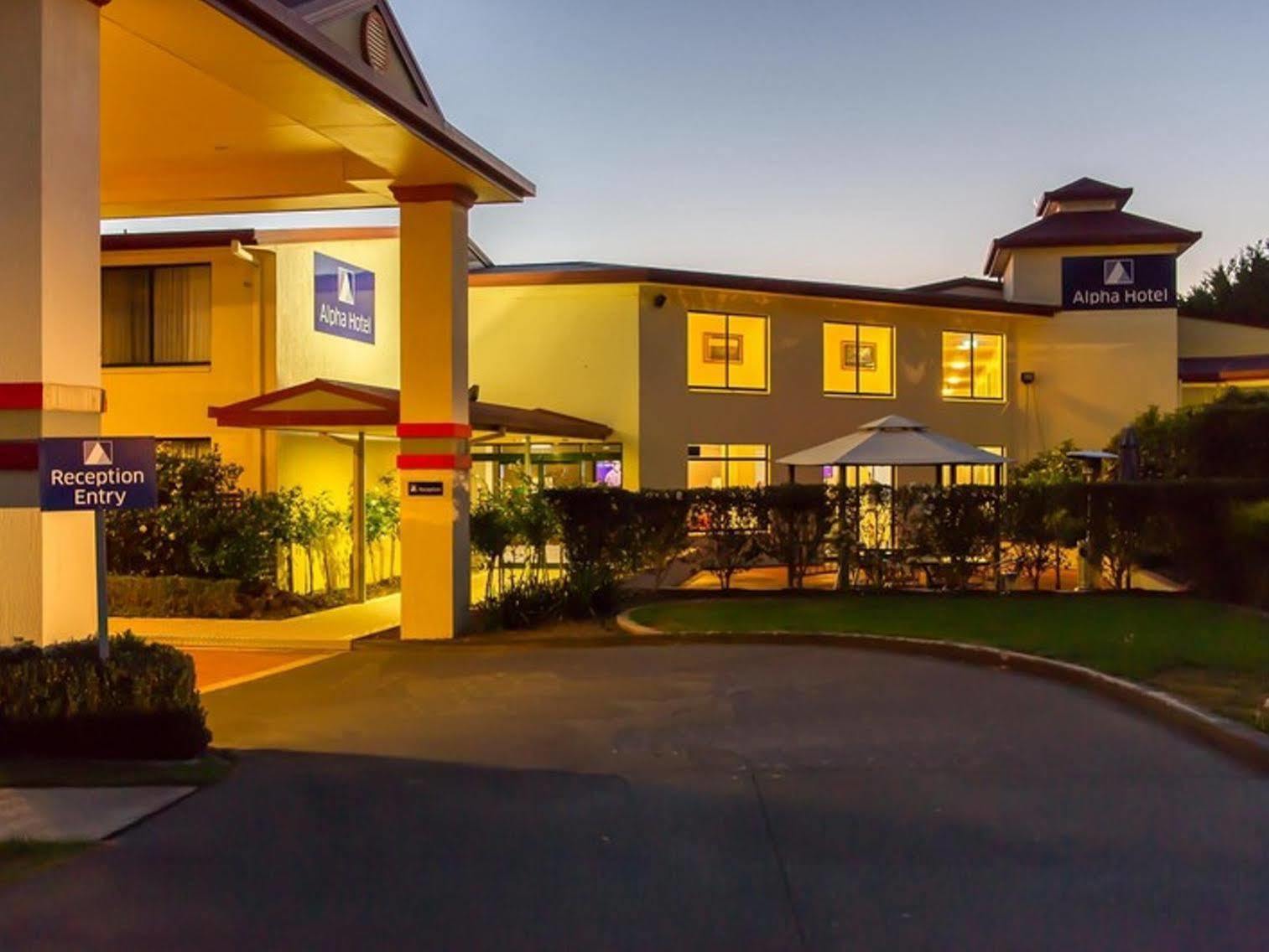 Alpha Hotel Canberra Exterior photo